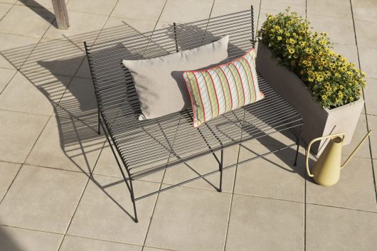 String bench black