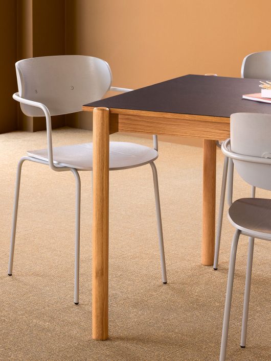 Hübsch table Oblique, black
